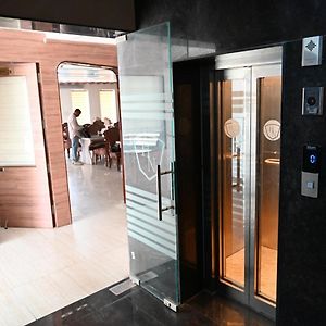 Hotel Navraj Palace